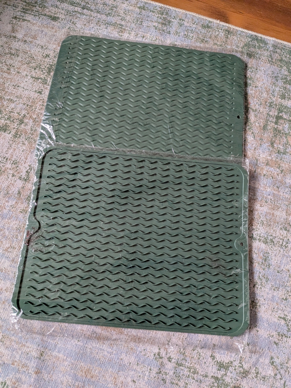 New Set Of 2 Green Textured Silicone Dish Drying Mat/Sink Mat
